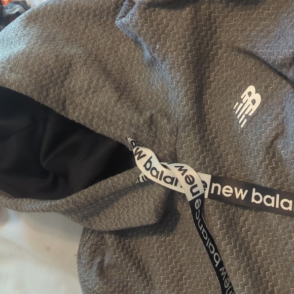 NEW BALANCE HOODIE GRAY, EXCELLENT USED CONDITION 🔥 - Picture 2 of 5
